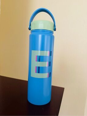 Formfit Blue & Green Water Bottle, 32oz 🦋